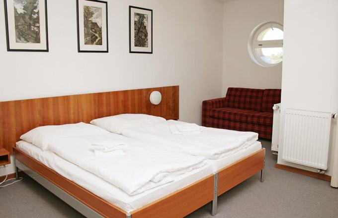 Hotel Maxim Svätý Jur エクステリア 写真