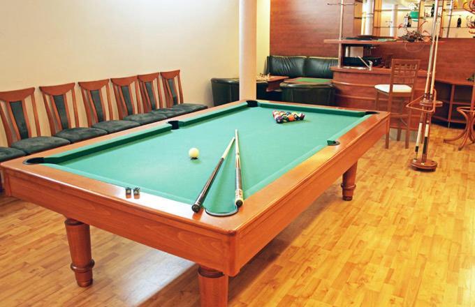 Hotel Maxim Svätý Jur エクステリア 写真