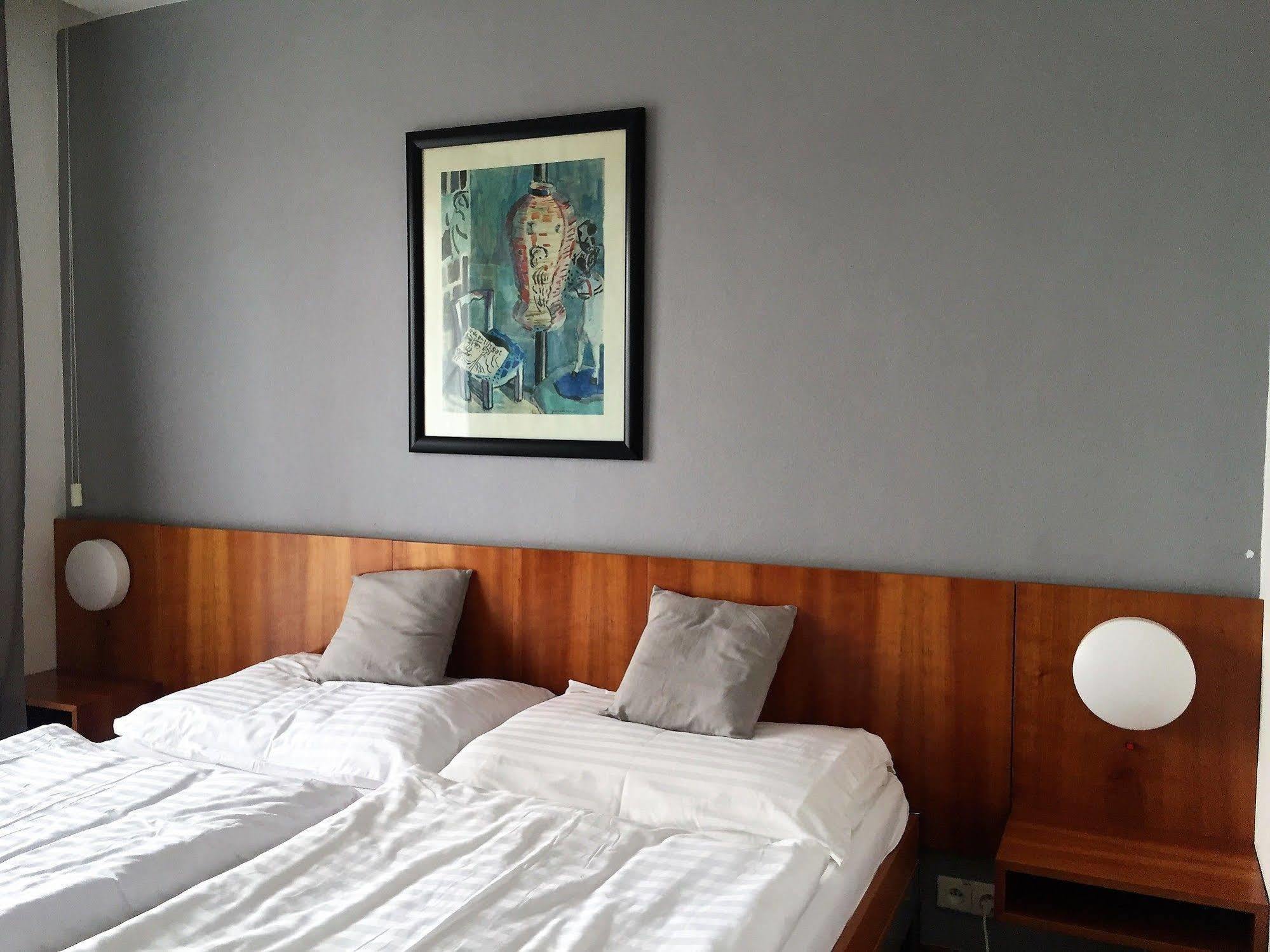 Hotel Maxim Svätý Jur エクステリア 写真
